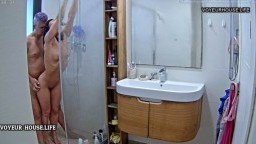 Reallifecam Fiora and her boyfriend have sex in the shower quickly